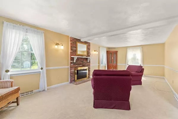 Chelmsford, MA 01824,10 Prancing Rd