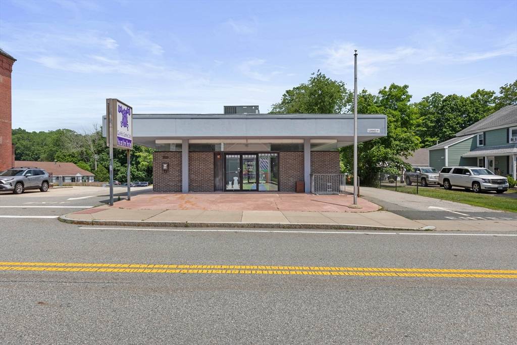12 School St, Merrimac, MA 01860