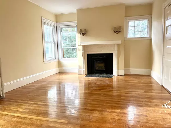 Brookline, MA 02446,15 Auburn #A