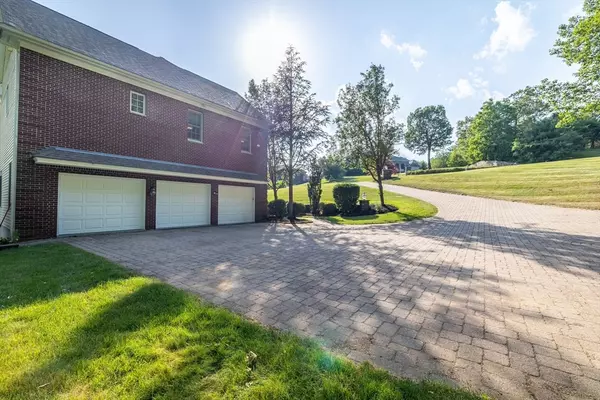 Andover, MA 01810,2 Regency Ridge