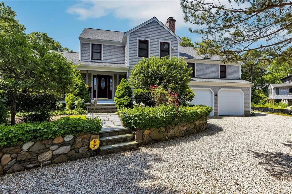Mashpee, MA 02649,68 Whippoorwill Cir