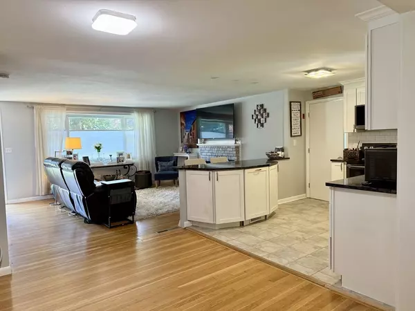 Medway, MA 02053,5 Virginia Rd #5