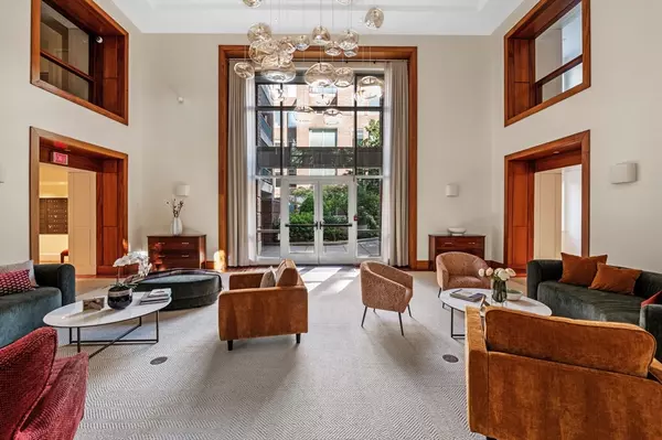 Cambridge, MA 02138,130 Mount Auburn Street #204