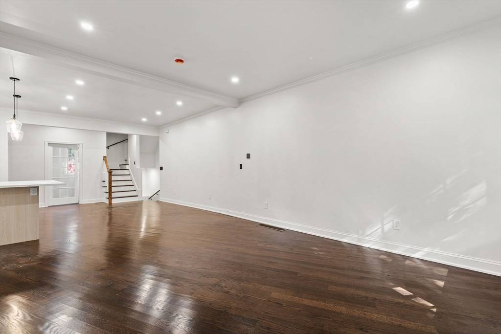Malden, MA 02148,21 Greystone Rd #2