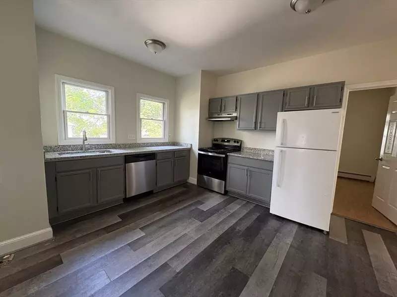 15 Oakes Ave #1, Southbridge, MA 01550