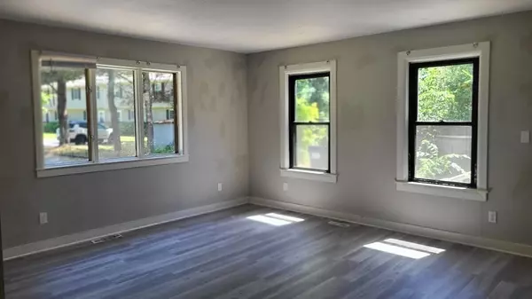Warren, MA 01083,44 Mill St