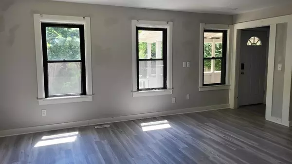 Warren, MA 01083,44 Mill St