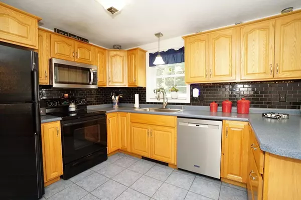 Sandown, NH 03873,18 Celeste Terrace