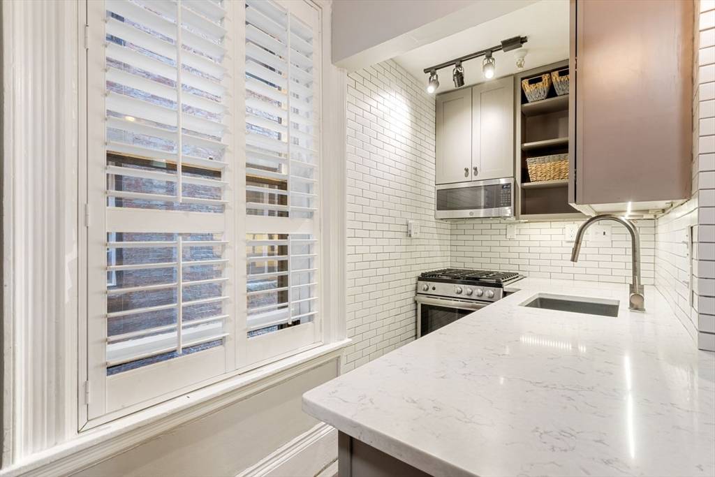 Boston, MA 02116,261 Beacon Street #32