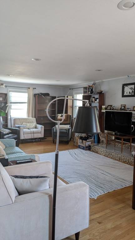 Newton, MA 02461,94 Shady Hill Road