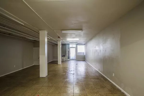 Worcester, MA 01609,242 Pleasant #1L