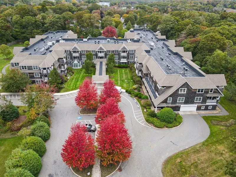 110 Dillingham Ave #212, Falmouth, MA 02540