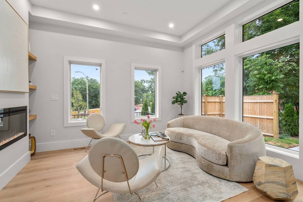 Newton, MA 02466,2202 Commonwealth Ave #1