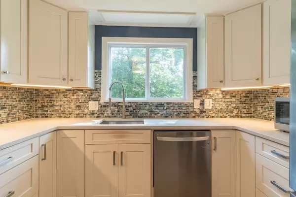 East Longmeadow, MA 01028,31 Melwood Ave