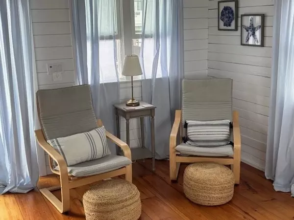 Mattapoisett, MA 02739,8 Cove Street