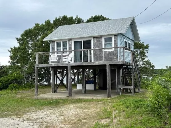 Mattapoisett, MA 02739,8 Cove Street