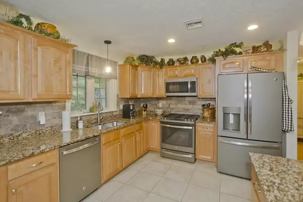 Holyoke, MA 01040,717 Northampton St #41