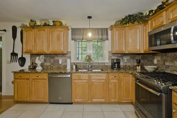 Holyoke, MA 01040,717 Northampton St #41
