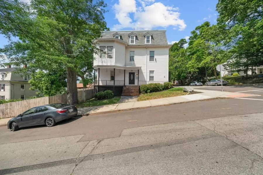 114 Prospect St, Fall River, MA 02720