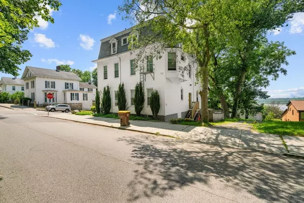 Fall River, MA 02720,114 Prospect St