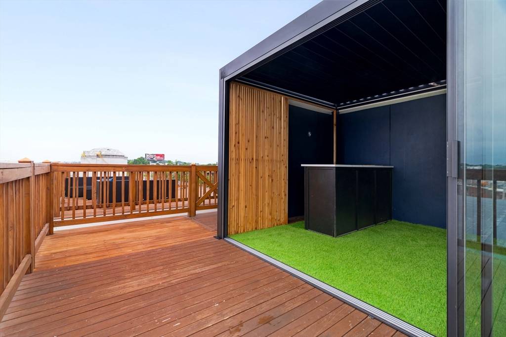 Boston, MA 02128,437-439 Chelsea Street #3R