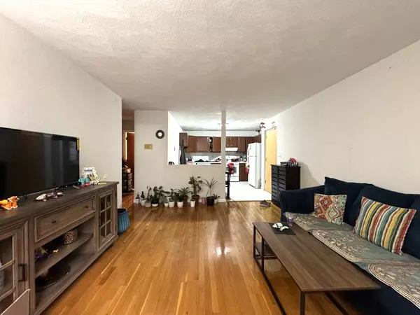 Cambridge, MA 02140,6 Mclean Pl #5