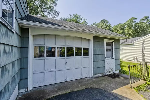 Enfield, CT 06082,32 Cora St