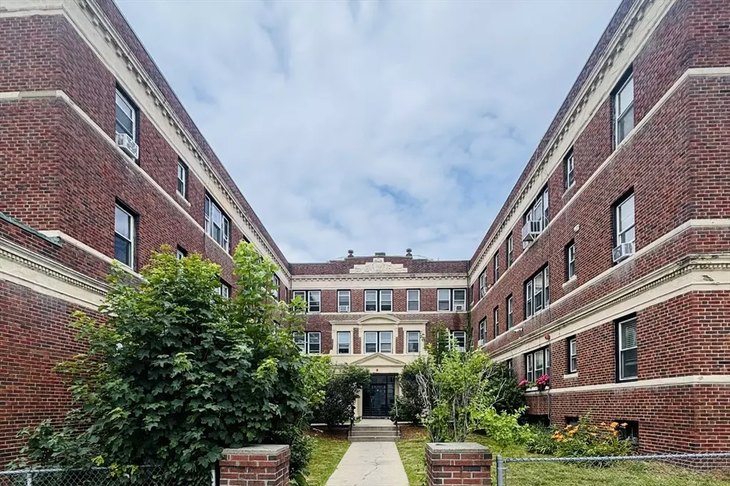 Everett, MA 02149,8 Walnut St #8