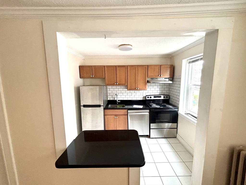 Everett, MA 02149,8 Walnut St #8