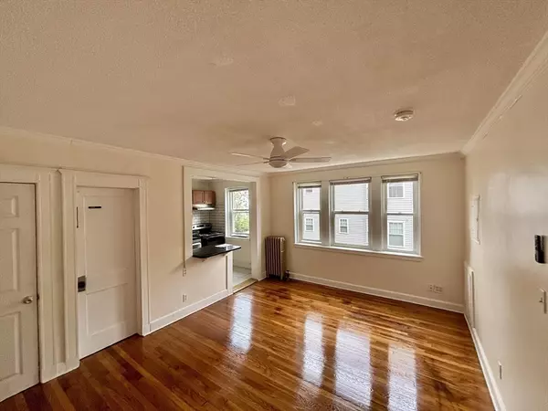 Everett, MA 02149,8 Walnut St #8