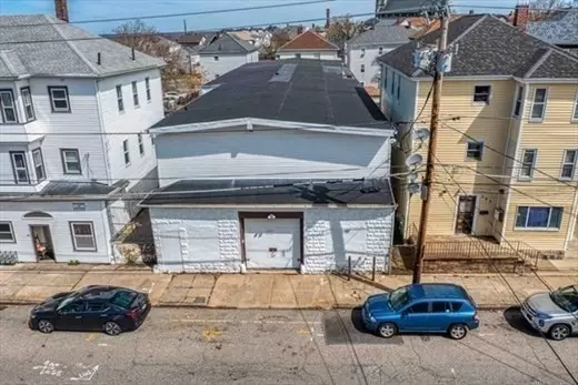 782 King Philip St, Fall River, MA 02724