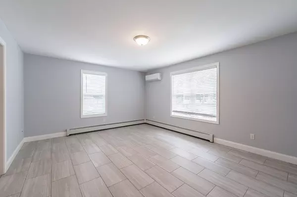 Springfield, MA 01108,8-10 Kensington Ave