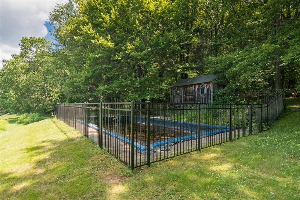 Deerfield, MA 01373,26 N Hillside Rd