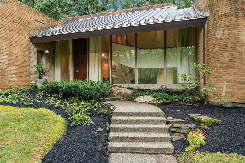 33 Aylesbury Rd, Worcester, MA 01609