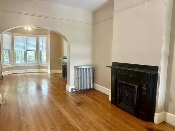 Holyoke, MA 01040,258 Walnut St
