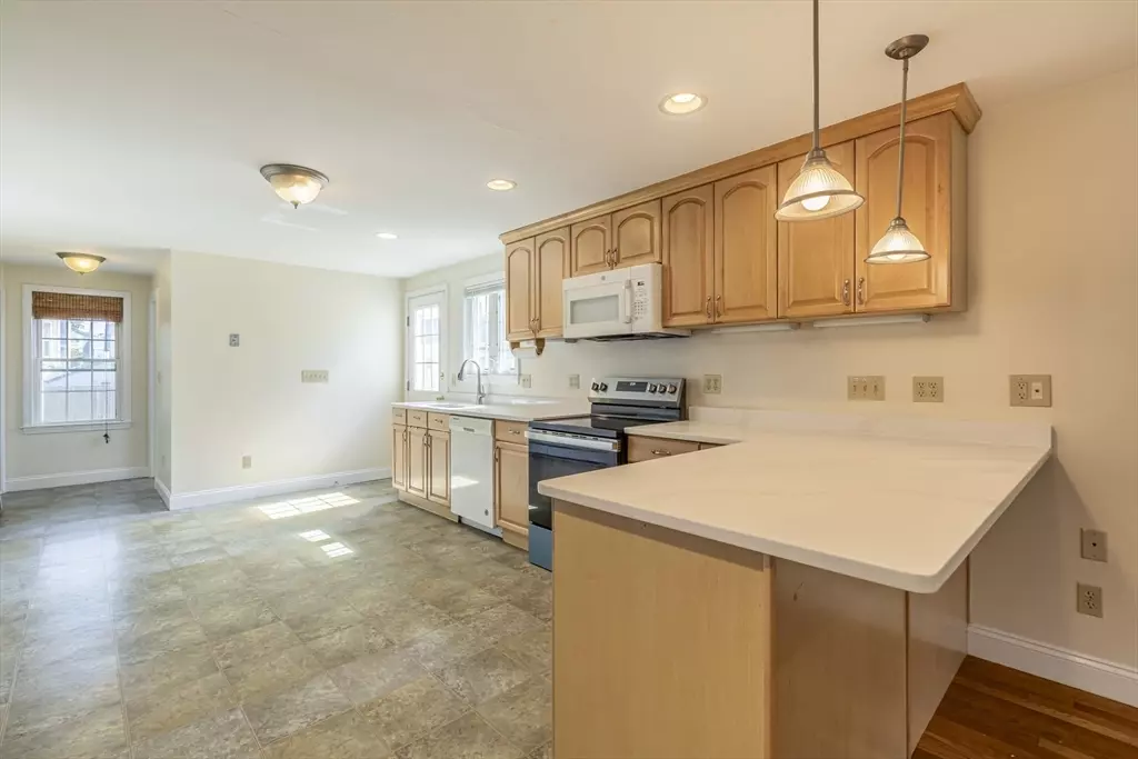 Medford, MA 02155,11 Dell Ave #SF