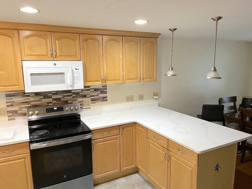 Medford, MA 02155,11 Dell Ave #SF
