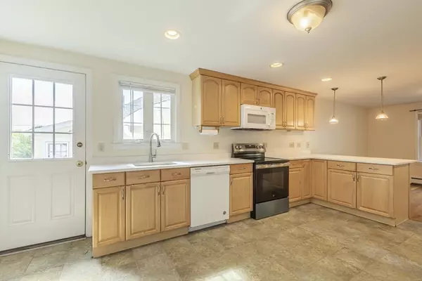 Medford, MA 02155,11 Dell Ave #SF