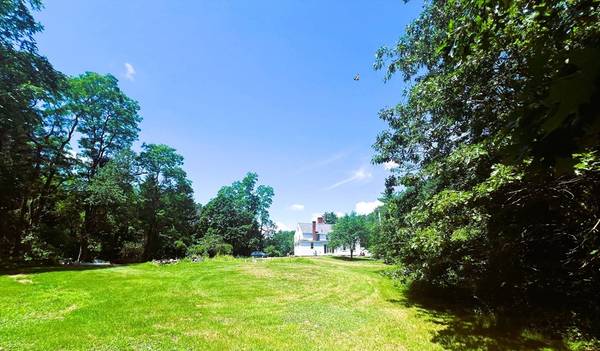 41 Amesbury Road, Newton, NH 03858