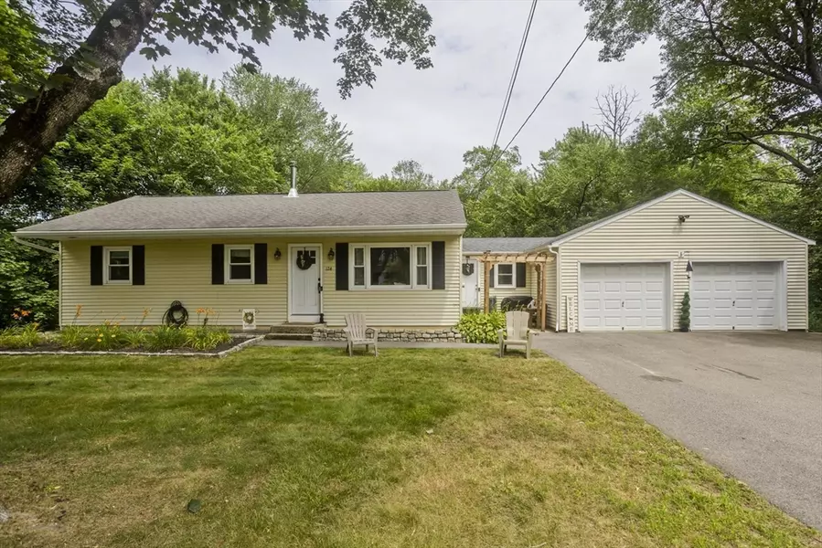 124 North St, Grafton, MA 01519