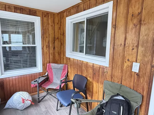 Athol, MA 01331,9 Kendall St.