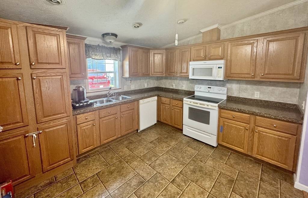 Peabody, MA 01960,41 Pine St #13