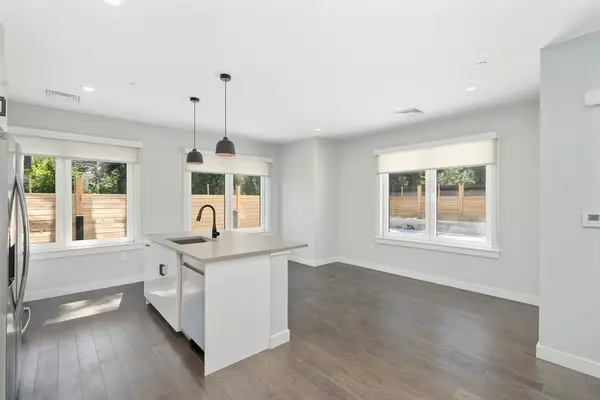 Brookline, MA 02446,54 Auburn St #102