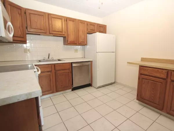 Shrewsbury, MA 01545,65 Commons Dr #502