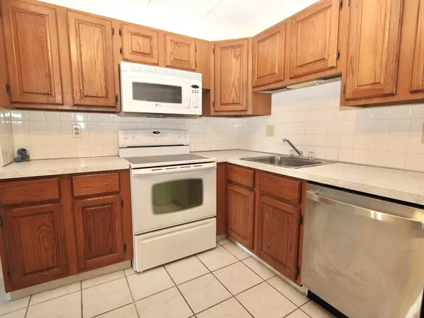 Shrewsbury, MA 01545,65 Commons Dr #502