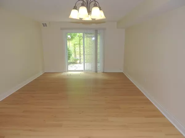 Amherst, MA 01002,24 Greenleaves Drive #411