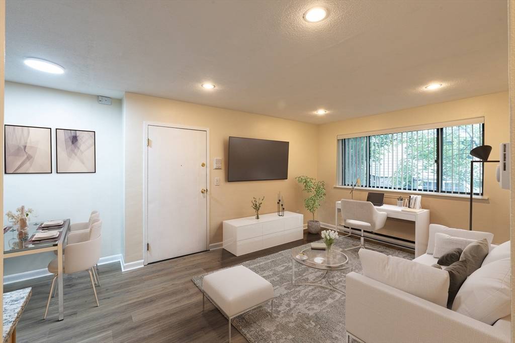 197 Calumet St #8, Boston, MA 02120
