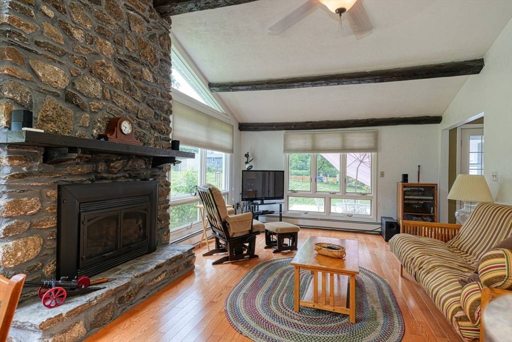 Northborough, MA 01532,11 Warren Dr