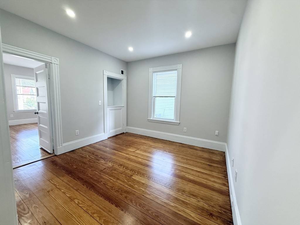 Boston, MA 02125,71 Saxton St #2
