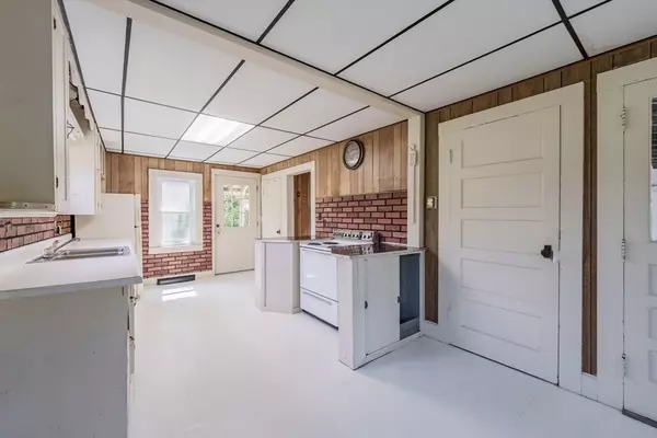 Cummington, MA 01026,609 Berkshire Trail